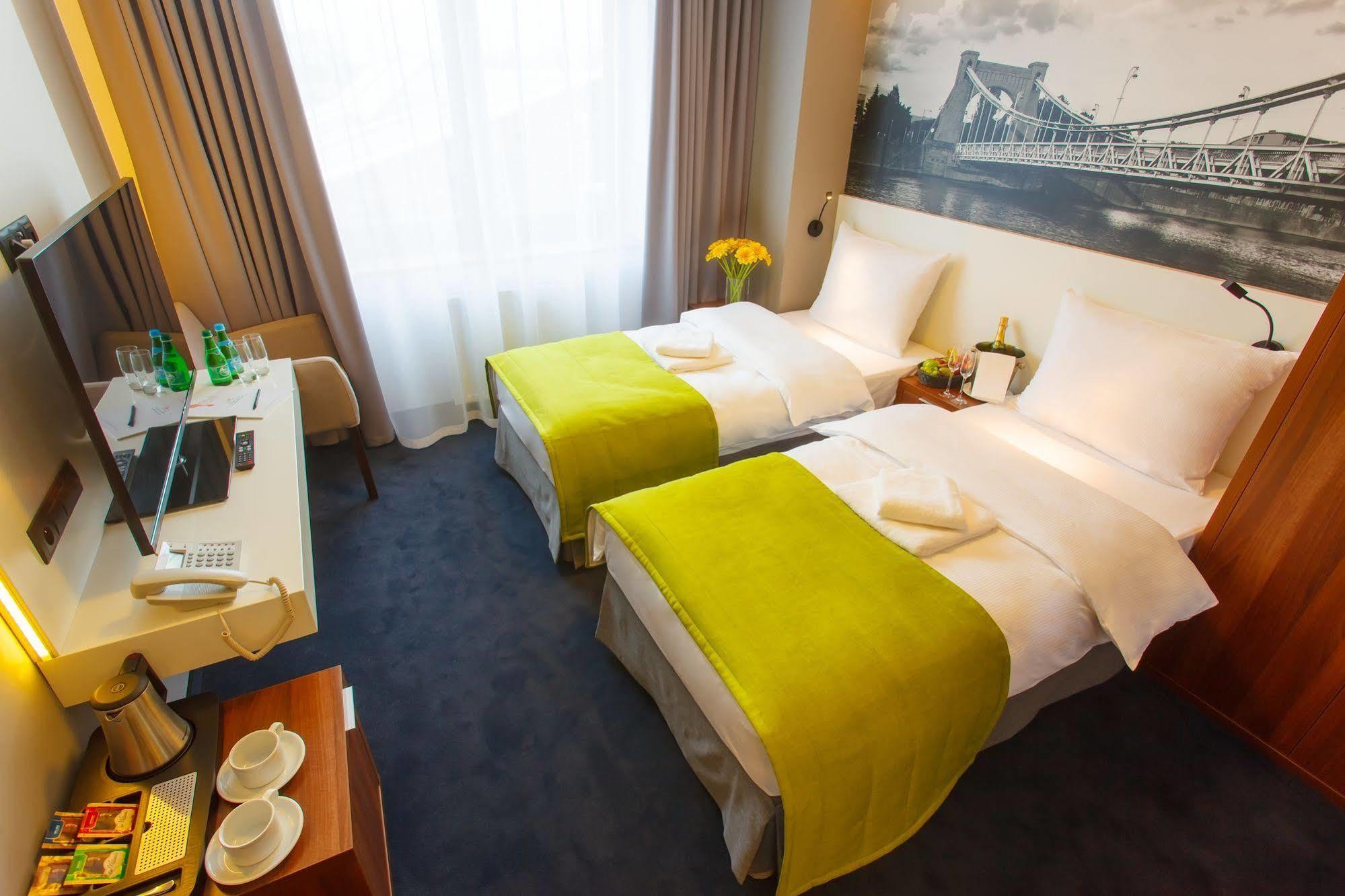 Terminal Hotel Wroclaw Exterior photo